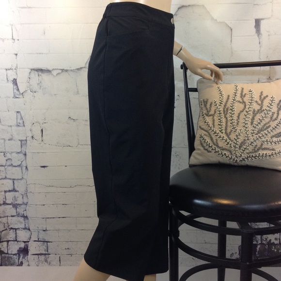 ๐ Chico's Weekends Cropped Athletic Pants - Picture 2 of 4